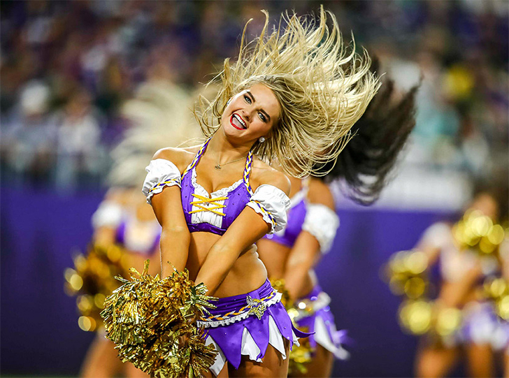 The Hottest Cheerleading Squads That Make Nfl A Glamorous And Glitzy