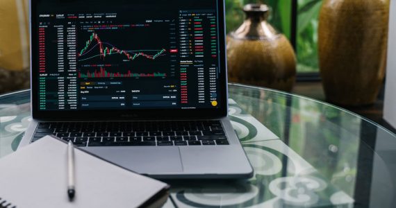 Does a lawsuit affect stock price?