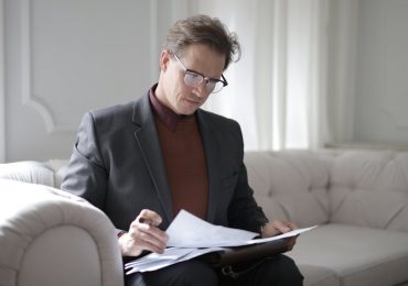 What does a family lawyer do?